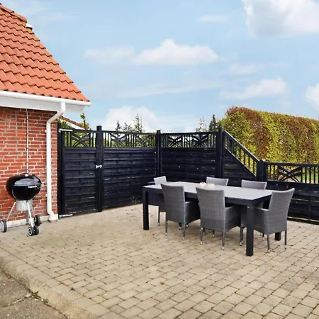1 Bedroom Lovely In Apartamento